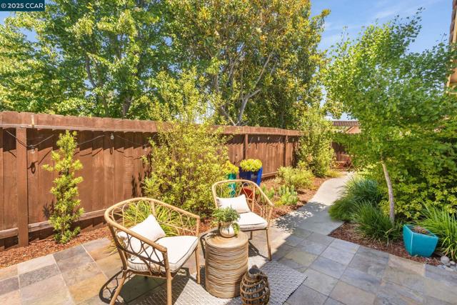 302 Columbia Cir, Benicia CA: https://media.crmls.org/mediaz/5c7ffec5-ac17-4fd3-a51c-b7cb4209c8c5.jpg