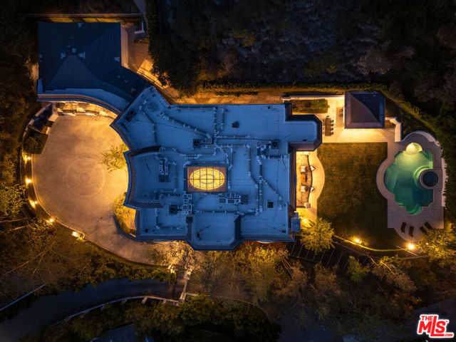 10509 Vestone Way, Los Angeles CA: https://media.crmls.org/mediaz/5c8038fc-6dd4-442f-a659-182bbebcdb52.jpg