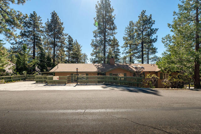25580 Fir Street Street, Idyllwild CA: https://media.crmls.org/mediaz/5c810093-4268-4a43-b8df-099ee10052d2.jpg