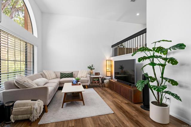 Detail Gallery Image 1 of 22 For 9411 Lake Murray Blvd #B,  San Diego,  CA 92119 - 3 Beds | 2/1 Baths