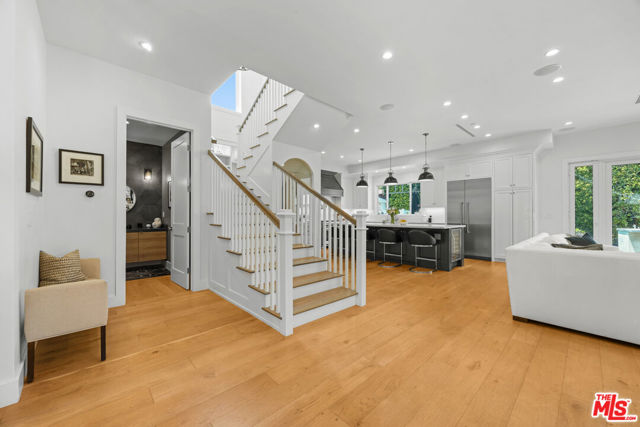 4943 Stern Avenue, Sherman Oaks CA: https://media.crmls.org/mediaz/5c815cbb-d6bb-42dc-a7f5-61a5539a4cf5.jpg
