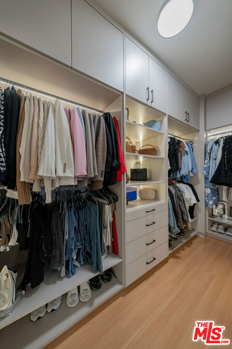 https://media.crmls.org/mediaz/5c821e20-7c14-469d-9b70-23daa4782b3b.jpg?preset=X-Large