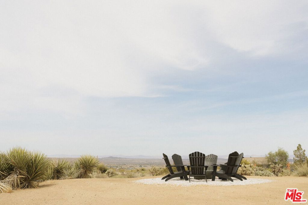https://media.crmls.org/mediaz/5c828e15-5358-4409-9063-bdc450b1bc6d.jpg?preset=X-Large
