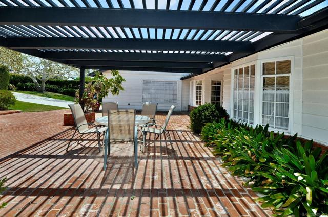 8294 Prestwick Dr, La Jolla CA: https://media.crmls.org/mediaz/5c82eb4c-5984-4b5a-8549-1195342635a5.jpg