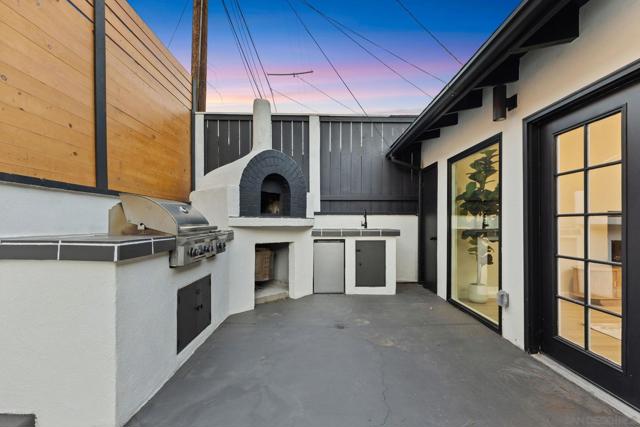 2128 Missouri St, San Diego CA: https://media.crmls.org/mediaz/5c8309d2-03d6-440d-acaa-76893b65ee09.jpg