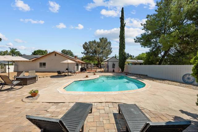 16273 Arena Dr, Ramona CA: https://media.crmls.org/mediaz/5c83637c-4a7c-4cdd-aaf9-b0d386c6ef6d.jpg