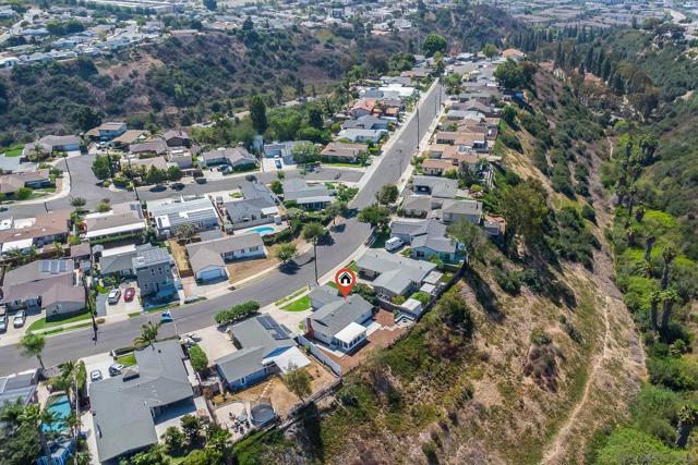 2434 Meadow Lark Dr, San Diego CA: https://media.crmls.org/mediaz/5c83adce-df16-4a79-b110-2ebe52d3da4a.jpg