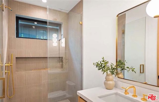 4453 Gentry Avenue, Valley Village CA: https://media.crmls.org/mediaz/5c8425c0-0dd2-485e-9e11-b8f041620efa.jpg