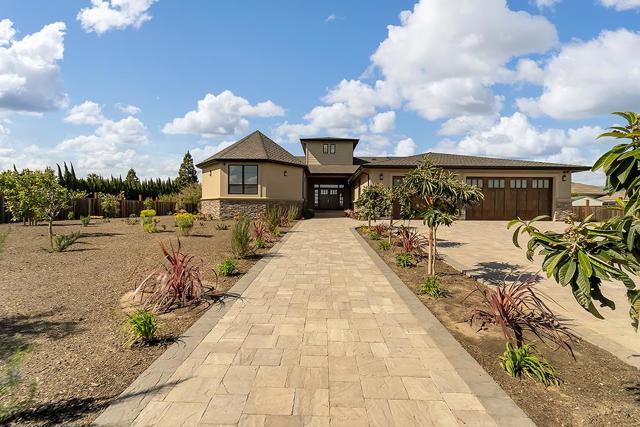 475 E Middle Avenue, San Martin CA: https://media.crmls.org/mediaz/5c8434e9-1d02-48d8-a109-7335c8373efc.jpg