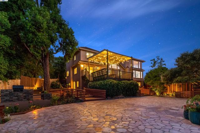 25444 University Ct, Hayward CA: https://media.crmls.org/mediaz/5c84381c-709a-40e1-ba7e-59e1e396c38a.jpg