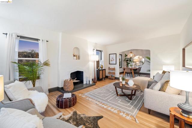 1509 Francis St, Albany CA: https://media.crmls.org/mediaz/5c843b6a-1b0a-41ff-be2b-488e362ce9cc.jpg