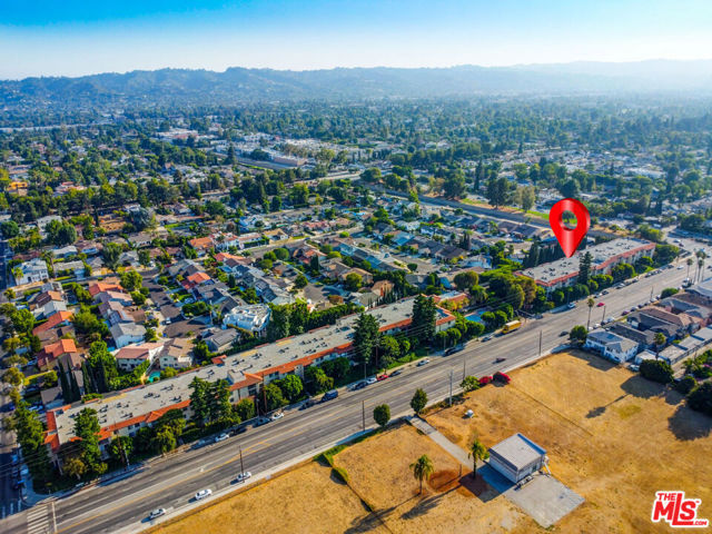 12830 Burbank Boulevard, Valley Village CA: https://media.crmls.org/mediaz/5c845d7b-5d9f-478e-8e4b-e4d74fefd906.jpg