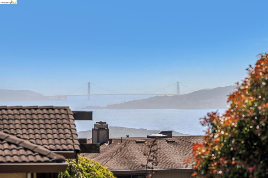 https://media.crmls.org/mediaz/5c8474be-d056-437a-9407-6b6eb0bd9401.jpg?preset=X-Large