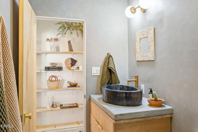 1107 S Rice Road, Ojai CA: https://media.crmls.org/mediaz/5c856d4a-cb86-44d3-8ace-02b216ac36e6.jpg