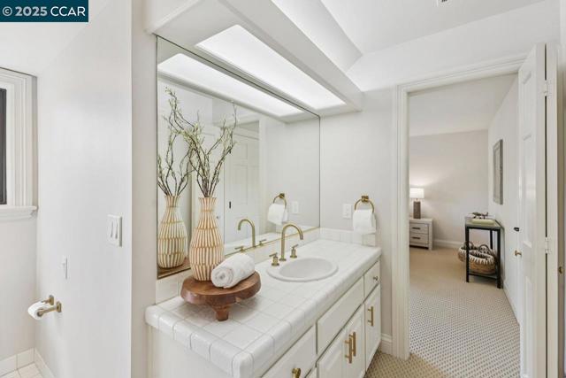 29 Brandt Dr, Moraga CA: https://media.crmls.org/mediaz/5c85c107-a49d-4c82-b407-4f21e5e7cfdd.jpg