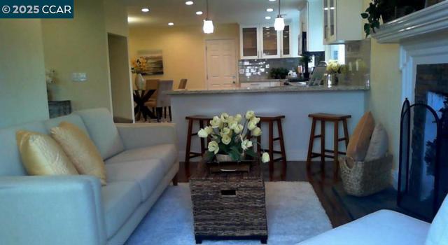 1818 Concord Ct, Concord CA: https://media.crmls.org/mediaz/5c85e02e-9a7e-4e29-a459-e5588edb2a28.jpg