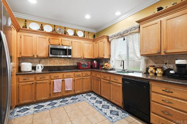 1420 Venters Dr, Chula Vista CA: https://media.crmls.org/mediaz/5c867258-4574-4741-8a12-13b537ba90f2.jpg
