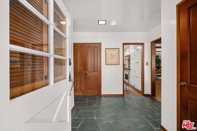 5509 Saloma Avenue photo 5