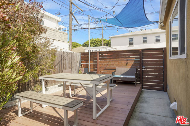 2402 Ocean Park Boulevard, Santa Monica CA: https://media.crmls.org/mediaz/5c86c820-dbdf-4202-966f-8063f63e0cb4.jpg