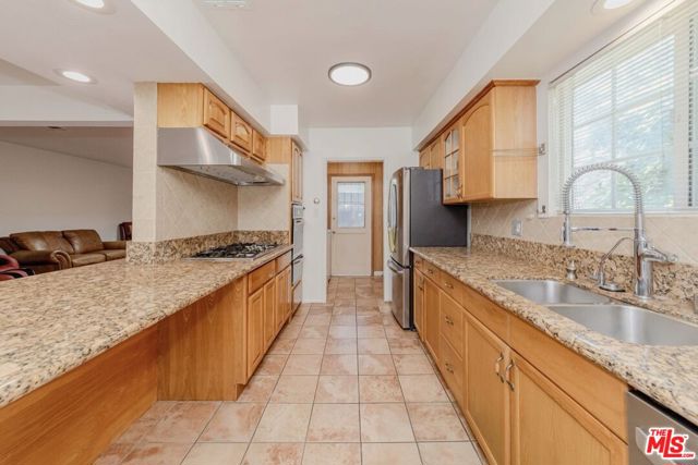 11210 Mcdonald Street, Culver City CA: https://media.crmls.org/mediaz/5c86ca92-02e8-46ec-bb2c-dbdb728183f5.jpg