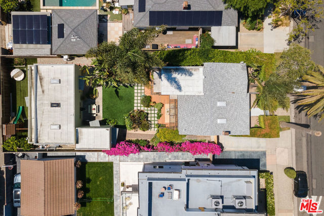2311 Glencoe Avenue, Venice CA: https://media.crmls.org/mediaz/5c871598-a806-49d4-abc5-81a71e982b44.jpg