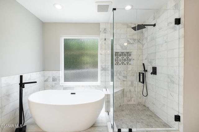 11554 Chestnut Ridge Street, Moorpark CA: https://media.crmls.org/mediaz/5c871960-6158-4097-be2c-7e82679156c1.jpg