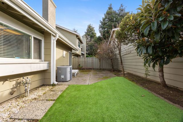 34203 Petard Ter, Fremont CA: https://media.crmls.org/mediaz/5c8728d2-98fe-40f1-9e1f-eb8f956f03d9.jpg