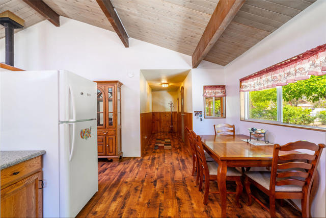 59341 Courtesy Drive, Mountain Center CA: https://media.crmls.org/mediaz/5c87310f-2a30-4c87-a963-12aef98d1df5.jpg