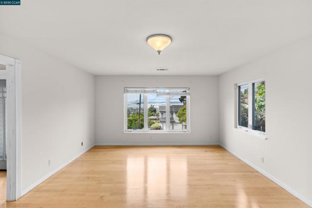 39 Anson Way, Kensington CA: https://media.crmls.org/mediaz/5c878f56-593e-44ee-8355-094c1bf63e92.jpg
