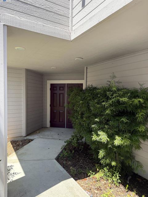 132 Crosswind Court, Hercules CA: https://media.crmls.org/mediaz/5c880685-9cac-4be8-ad6f-efca9364fc3b.jpg