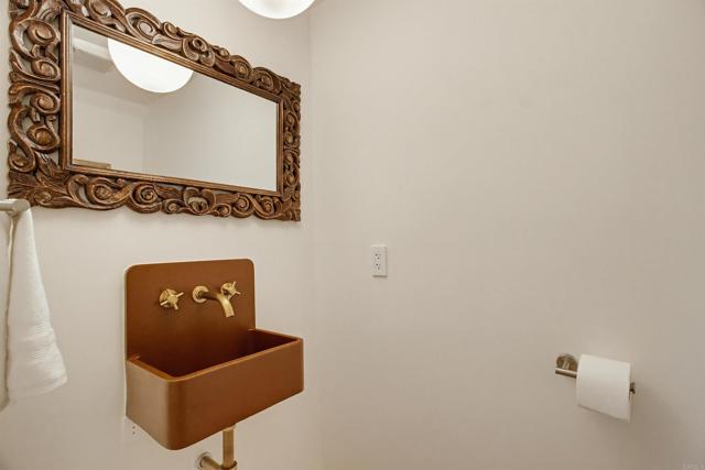 Detail Gallery Image 21 of 38 For 5027 Santa Monica Ave #F,  San Diego,  CA 92107 - 3 Beds | 2 Baths