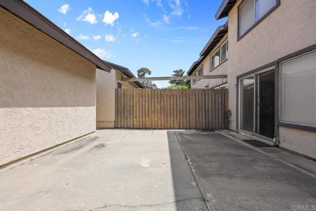 1079 Las Rosas Court, Chula Vista CA: https://media.crmls.org/mediaz/5c88792a-be4f-4c69-b01d-c3c3ce5fd5cc.jpg