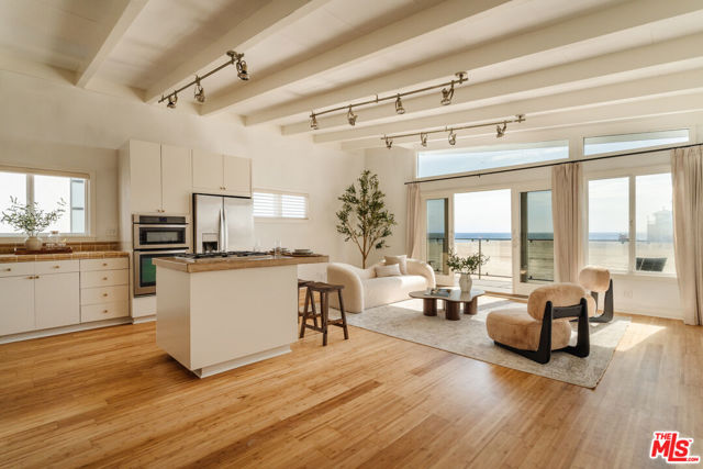 6935 Trolleyway, Playa del Rey CA: https://media.crmls.org/mediaz/5c89ebfc-34f8-47c5-b2d2-a6a64f4e557c.jpg