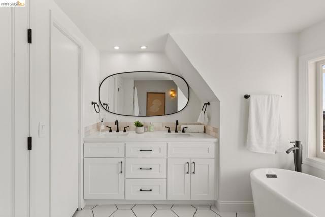 758 Spruce St, Berkeley CA: https://media.crmls.org/mediaz/5c8a5443-20ac-4455-afd0-f74c32d361f6.jpg