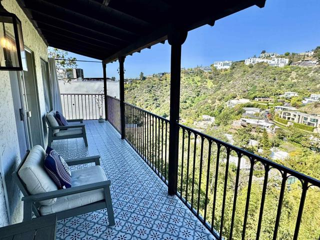 Detail Gallery Image 22 of 34 For 1923 Sunset Plaza Drive Dr, West Hollywood,  CA 90069 - 3 Beds | 3 Baths