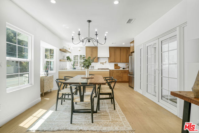 1831 Benedict Canyon Drive, Beverly Hills CA: https://media.crmls.org/mediaz/5c8b3686-213c-4dad-9dc1-856dbd450ec7.jpg