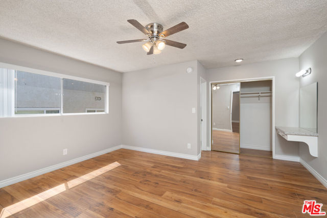 17340 Burbank Boulevard, Encino CA: https://media.crmls.org/mediaz/5c8b830e-b00a-4180-b08e-661a02002a6b.jpg
