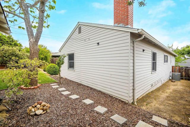 19157 San Miguel Ave, Castro Valley CA: https://media.crmls.org/mediaz/5c8bd969-e0b3-485c-adc2-54d4637c109c.jpg
