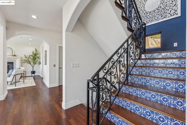 530 Gravatt Dr, Berkeley CA: https://media.crmls.org/mediaz/5c8c1dd7-cbb5-4618-97ce-73853b672bfe.jpg
