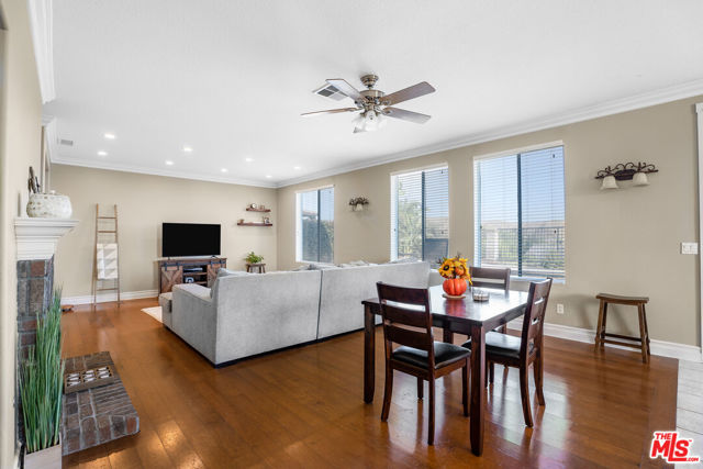 28804 Sugar Bliss Place, Santa Clarita CA: https://media.crmls.org/mediaz/5c8c352e-c307-4372-bc38-7c5b48f7146d.jpg