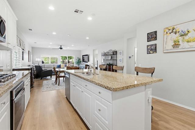 Detail Gallery Image 9 of 64 For 220 Pantaneiro Pl, Fallbrook,  CA 92028 - 3 Beds | 3 Baths