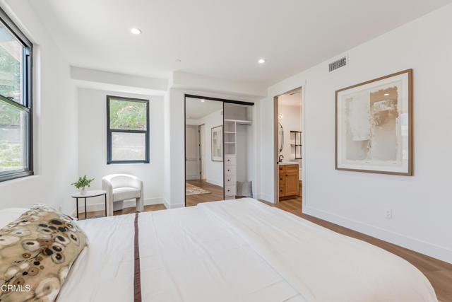 265 W Kelly Road, Thousand Oaks CA: https://media.crmls.org/mediaz/5c8ce8c5-0a42-4d75-b7ee-31f549bf9a7f.jpg