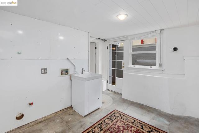 1 Brookside Avenue, Berkeley CA: https://media.crmls.org/mediaz/5c8d12fd-1b7a-4194-8e12-7c927023119c.jpg