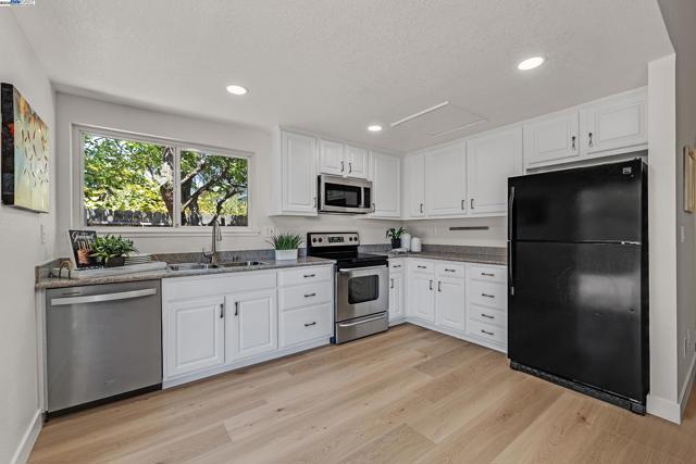 1832 Mira Loma St, Livermore CA: https://media.crmls.org/mediaz/5c8d95bb-19c5-463b-bbf9-6c10411999dc.jpg
