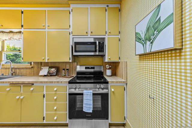 4229 Saint James Place, San Diego CA: https://media.crmls.org/mediaz/5c8e400d-7c70-49f7-8093-a182f282ae19.jpg