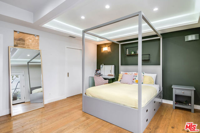 3701 Multiview Drive, Los Angeles CA: https://media.crmls.org/mediaz/5c8e4906-f850-4603-b484-4fde756ffca0.jpg
