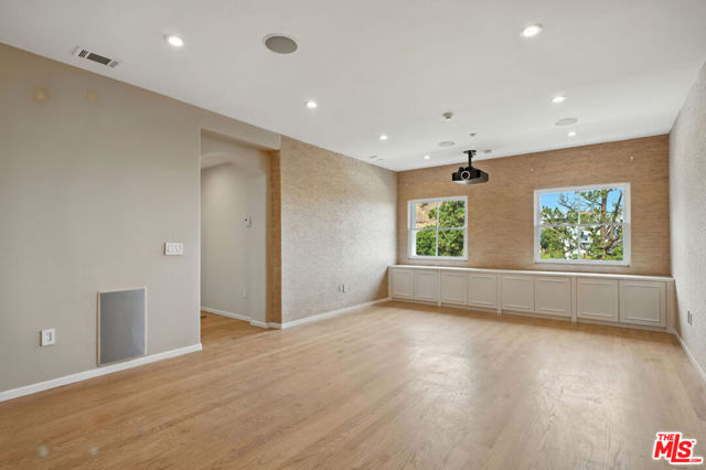 1675 Woods Drive, Los Angeles CA: https://media.crmls.org/mediaz/5c8e6a75-6da3-41ad-929c-6f745b4b10a7.jpg