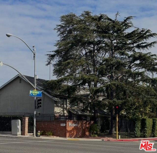 3500 W Manchester Boulevard, Inglewood CA: https://media.crmls.org/mediaz/5c8e81c5-abea-4203-b6e5-c0a5babcdf67.jpg