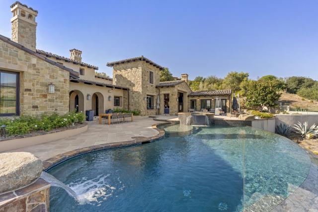 7795 Sendero Angelica, San Diego CA: https://media.crmls.org/mediaz/5c8ebab6-eb0a-4839-bb10-bf5e614d3384.jpg