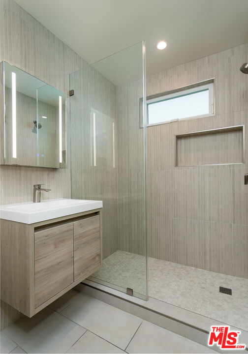 3149 N Naomi Street, Burbank CA: https://media.crmls.org/mediaz/5c8f38eb-3263-4e07-9e51-bfb41dde4975.jpg